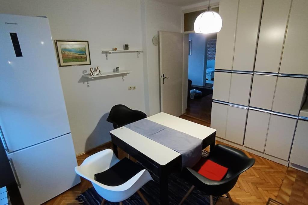 Spacious Condo Near Bascarsija - Free Parking Sarajevo Exterior photo