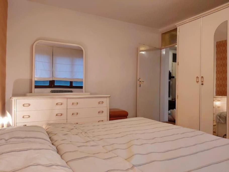 Spacious Condo Near Bascarsija - Free Parking Sarajevo Exterior photo