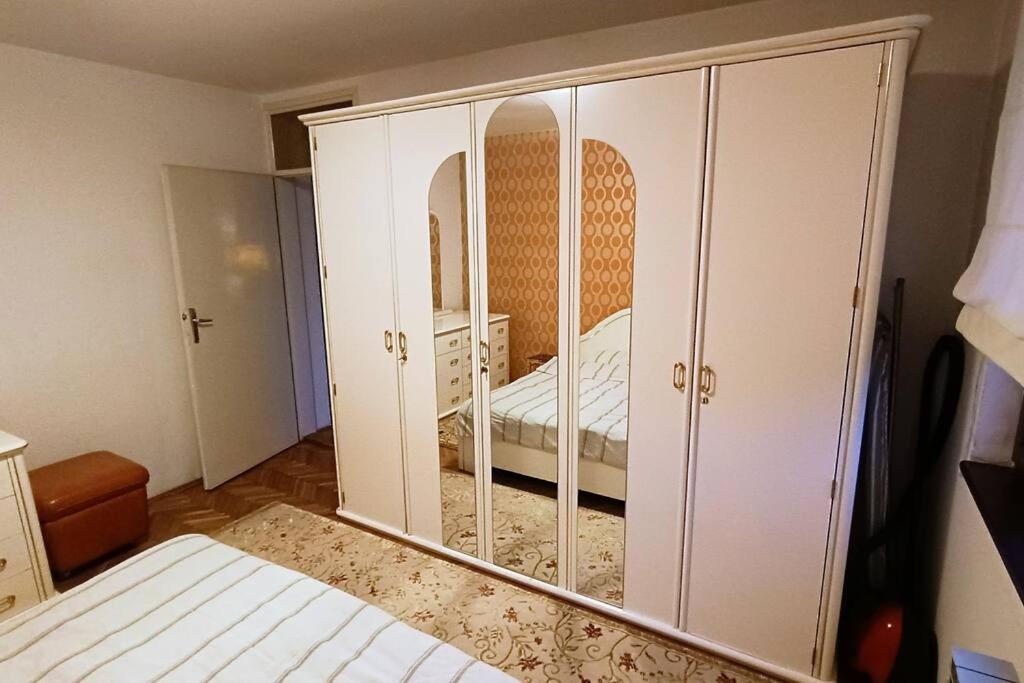 Spacious Condo Near Bascarsija - Free Parking Sarajevo Exterior photo
